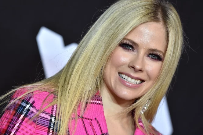 Avril Lavigne Net Worth, Early Life, Career 2023